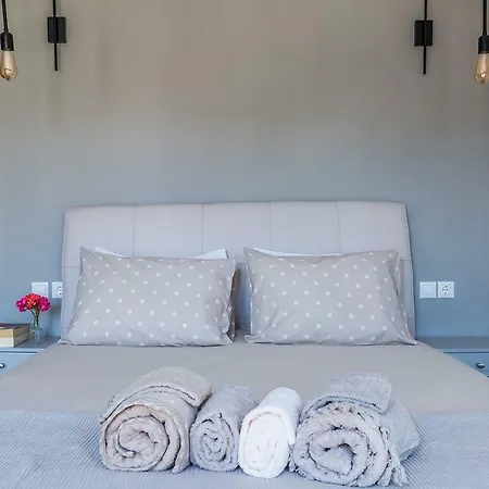 Cute House * סקופלוס טאון